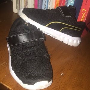 Used baby shoes